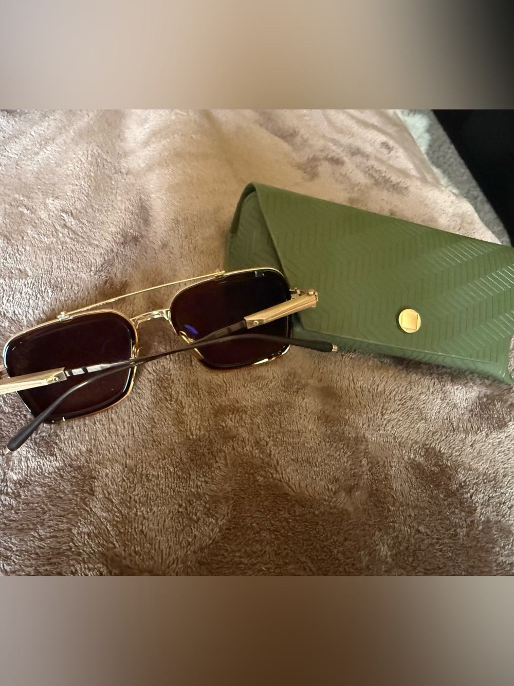 Classic Brown Lens Women's Sunglasses with Green Case - Picture 2 of 6